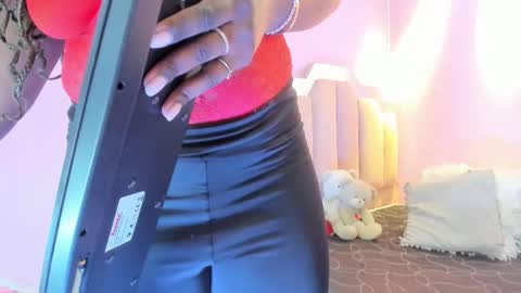 L O V E  online show from 11/23/25, 11:54