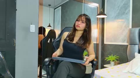 Love  online show from 11/04/25, 08:30