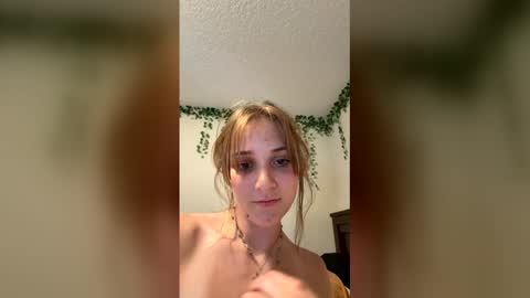 Snapshot of lovergirll1717 chatting on 06/04/26, 08:15 lovergirll1717 online show from 06/04/26, 08:15