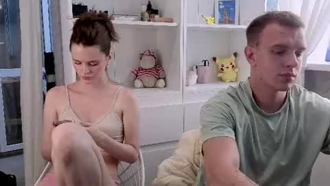 Max and Mia online show from 06/17/26, 01:12