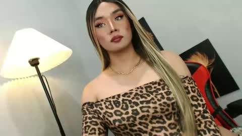 Snapshot of lovers_moon22 chatting on 10/06/25, 01:19 lovers moon22 online show from 10/06/25, 01:19