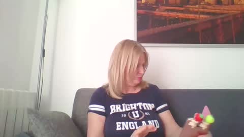 Marlyn online show from 02/04/25, 02:43