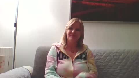 Snapshot of lovestar544963 chatting on 11/26/25, 11:28 Marlyn online show from 11/26/25, 11:28