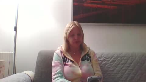 Snapshot of lovestar544963 chatting on 12/04/25, 04:59 Marlyn online show from 12/04/25, 04:59