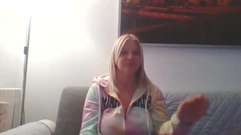 Snapshot of lovestar544963 chatting on 12/13/25, 11:10 Marlyn online show from 12/13/25, 11:10