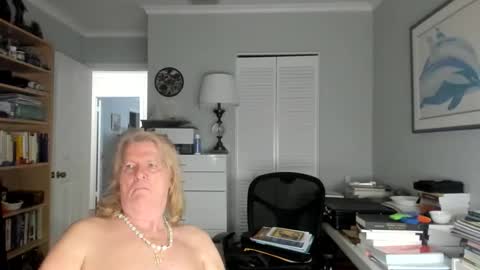 Snapshot of lovestylistwomen chatting on 10/18/25, 03:09 Michael online show from 10/18/25, 03:09