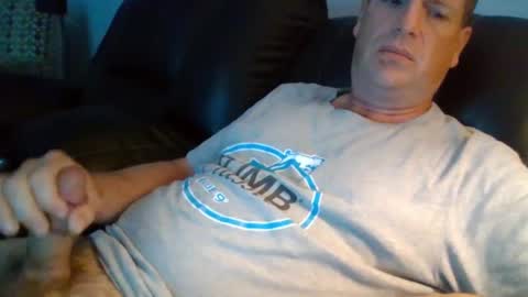 Snapshot of lovetocum37 chatting on 09/16/25, 03:46 lovetocum37 online show from 09/16/25, 03:46