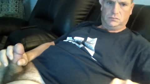 Snapshot of lovetocum37 chatting on 10/20/25, 04:07 lovetocum37 online show from 10/20/25, 04:07