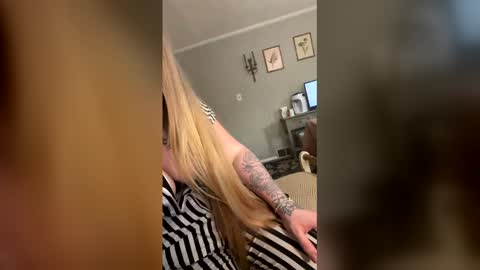lovetubes1 online show from 04/26/26, 11:02