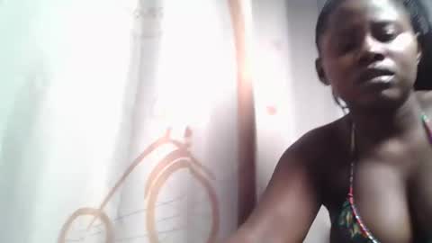 Snapshot of lovie_paula chatting on 10/01/25, 01:11 lovie_paula online show from 10/01/25, 01:11