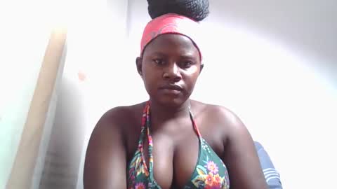 Snapshot of lovie_paula chatting on 10/21/25, 01:01 lovie_paula online show from 10/21/25, 01:01