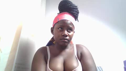 Snapshot of lovie_paula chatting on 10/26/25, 02:12 lovie_paula online show from 10/26/25, 02:12