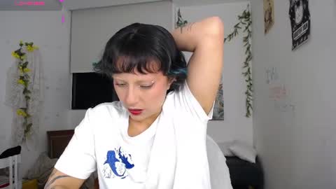 loving_alma online show from 06/19/26, 03:44
