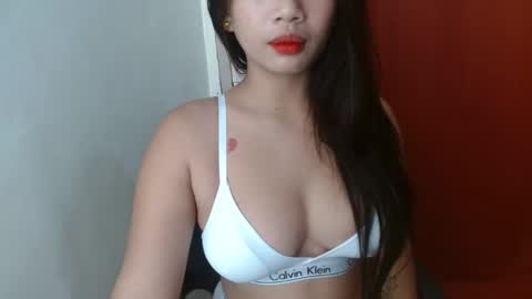 Snapshot of loving_ellah19 chatting on 10/20/25, 02:06 loving_ellah19 online show from 10/20/25, 02:06