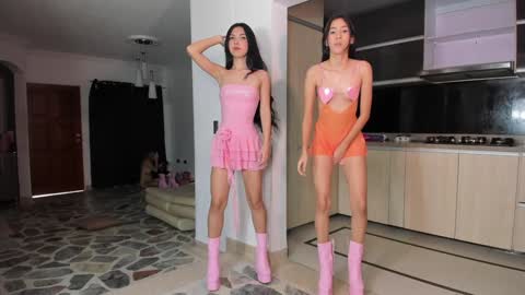 Leslie Emily and New girl Sophie online show from 12/26/24, 04:04
