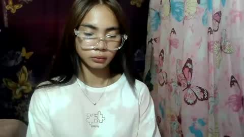 loving_rhean online show from 06/17/26, 12:13