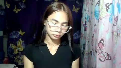 loving_rhean online show from 06/18/26, 01:37