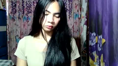 loving_rhean online show from 07/24/26, 10:52