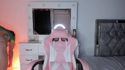 Snapshot of lovingdarcy_ chatting on 11/01/25, 10:39 Susana online show from 11/01/25, 10:39