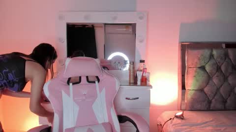 Snapshot of lovingdarcy_ chatting on 11/08/25, 10:59 Susana online show from 11/08/25, 10:59