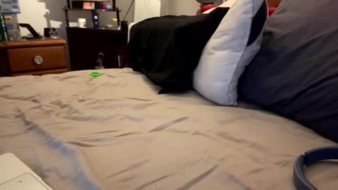 Snapshot of lowkey42011 chatting on 10/27/25, 02:32 lowkey42011 online show from 10/27/25, 02:32