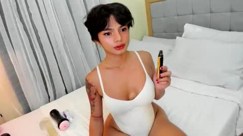 Snapshot of lowla_19 chatting on 10/22/25, 12:38 Candice online show from 10/22/25, 12:38