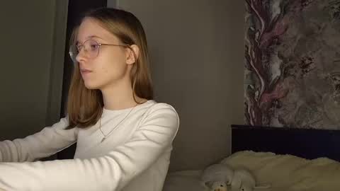 Snapshot of lowress chatting on 03/06/25, 09:36 Karmell online show from 03/06/25, 09:36