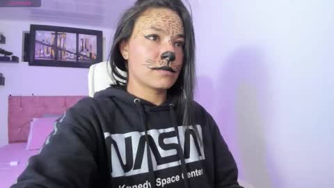 lrousse online show from 10/28/25, 08:22