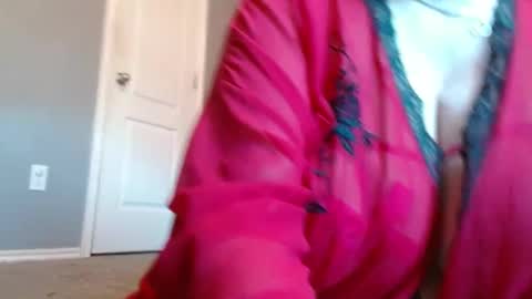 Snapshot of ltkinkygirl75 chatting on 11/12/25, 02:06 ltkinkygirl75 online show from 11/12/25, 02:06