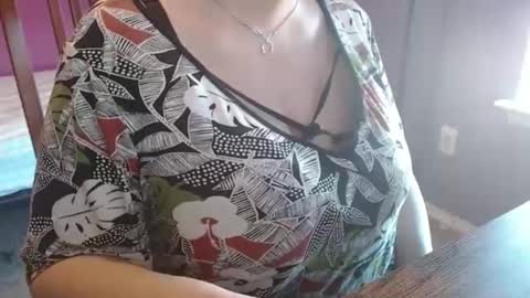 Snapshot of ltkinkygirl75 chatting on 11/14/25, 02:27 ltkinkygirl75 online show from 11/14/25, 02:27