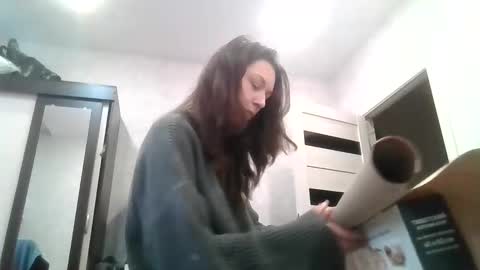 Snapshot of lu_krecia chatting on 12/23/24, 11:47 Lu krecia online show from 12/23/24, 11:47
