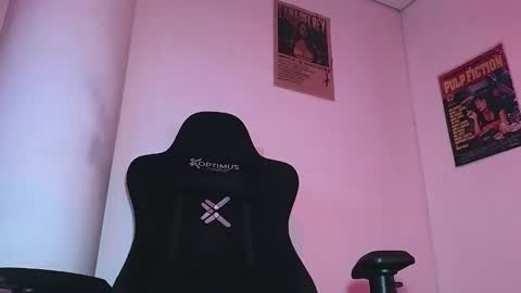 Snapshot of luan_goon chatting on 12/16/25, 11:26 online show from 12/16/25, 11:26