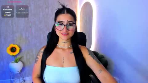 Luana online show from 11/18/25, 12:09
