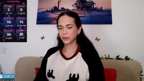 luara_ online show from 11/28/25, 01:03