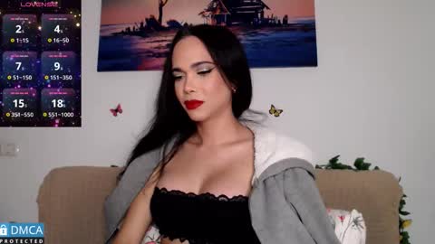 luara_ online show from 12/03/25, 11:03