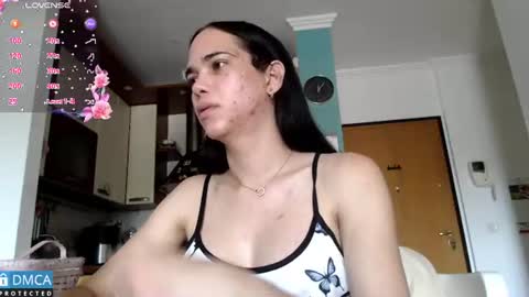 luara_ online show from 06/15/26, 10:06
