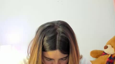 luara__01__lecat_1 online show from 10/26/25, 02:28