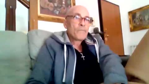 luca105 online show from 01/16/25, 11:04