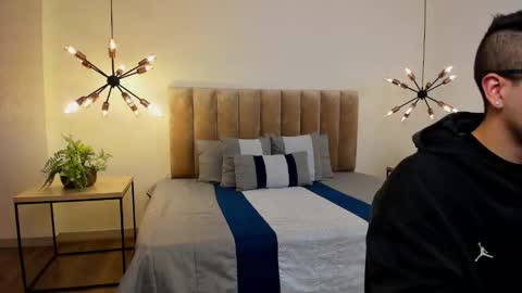 luca_morettii online show from 09/29/25, 12:10