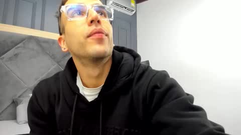 luca_morettii online show from 10/10/25, 12:15