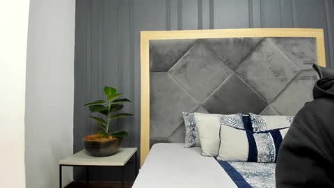 luca_morettii online show from 10/17/25, 04:09