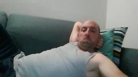 Snapshot of lucabeech88 chatting on 10/24/25, 07:43 Luca online show from 10/24/25, 07:43