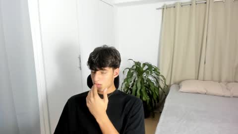 lucacosta19 online show from 05/01/26, 08:02
