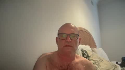 Snapshot of lucas10004 chatting on 12/30/24, 01:58 lucas10004 online show from 12/30/24, 01:58