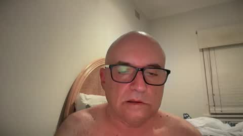 Snapshot of lucas10004 chatting on 02/19/25, 12:00 lucas10004 online show from 02/19/25, 12:00