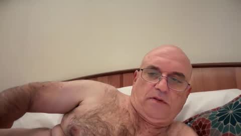 Snapshot of lucas10004 chatting on 09/17/25, 11:12 lucas10004 online show from 09/17/25, 11:12