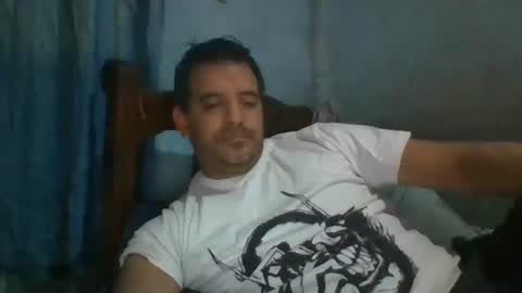 Snapshot of lucas_gb chatting on 03/08/25, 04:23 Luke online show from 03/08/25, 04:23