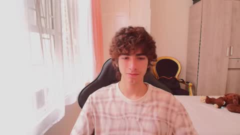 lucas_xo online show from 10/09/25, 03:43