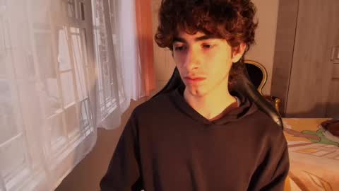 lucas_xo online show from 10/10/25, 09:47