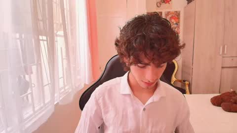 lucas_xo online show from 10/15/25, 08:42